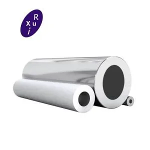 ¿Cuál es la resistencia a la corrosión del Inconel X-750 en ambientes alcalinos?